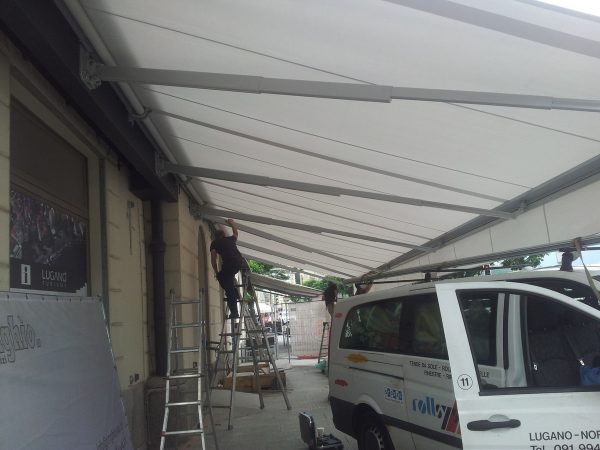 Tenda a bracci telescopica